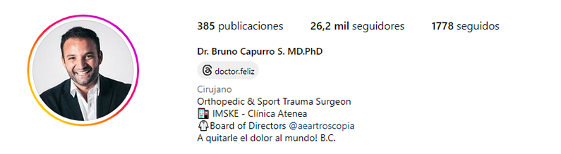 4_Influencer medico doctor feliz